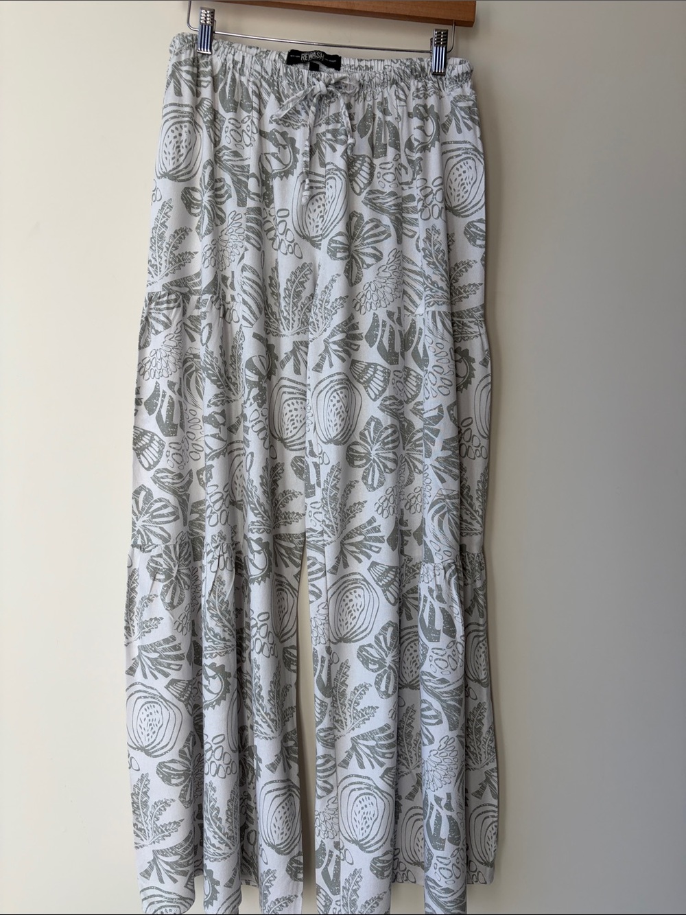 REWASH Boardwalk Wide Leg Pull-On Pants White w/ Sage Printed Botanical Size M